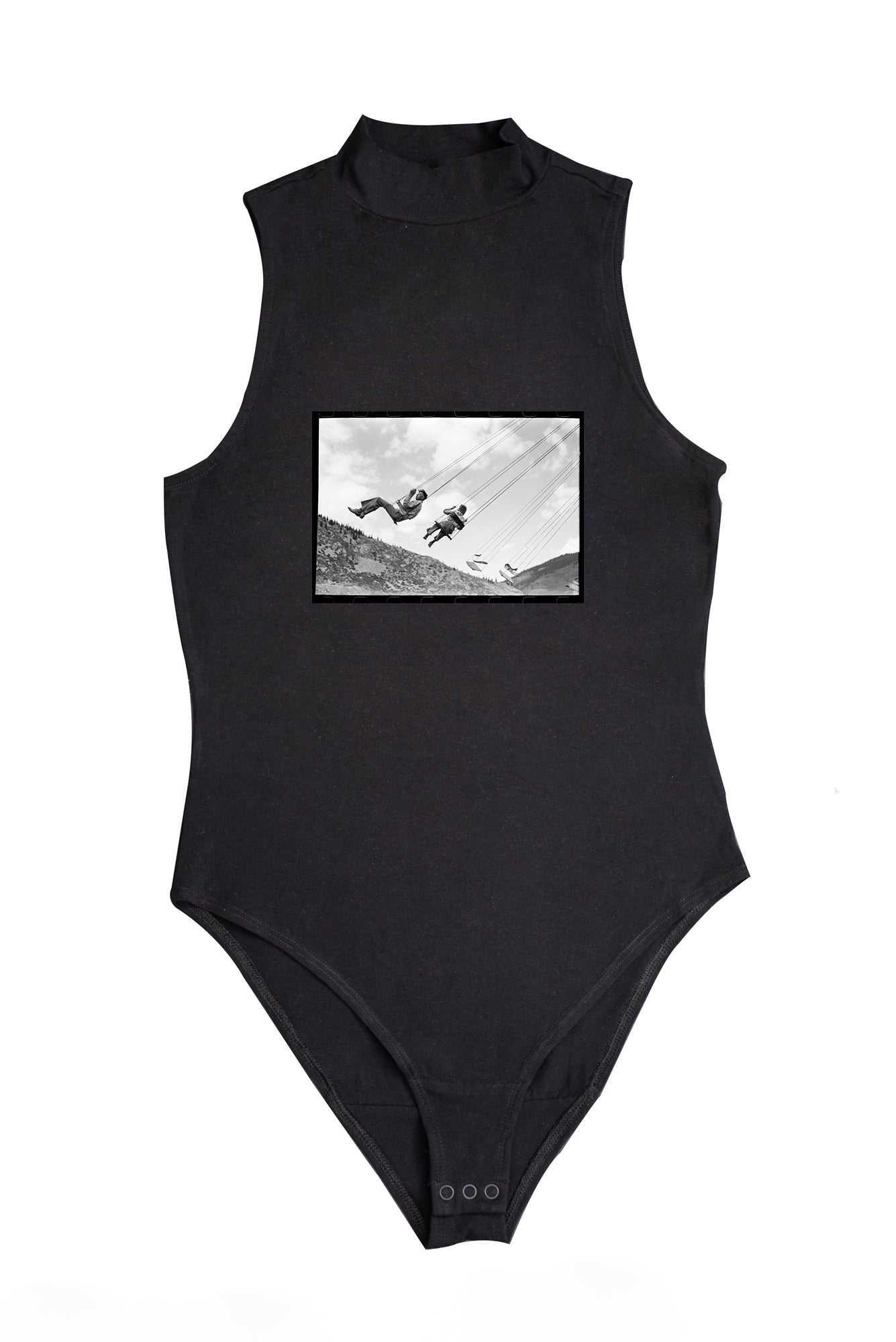 Női ujjatlan magasnyakú body (Russell Lee - People on one of the rides on amusement row at the Labor Day celebration)