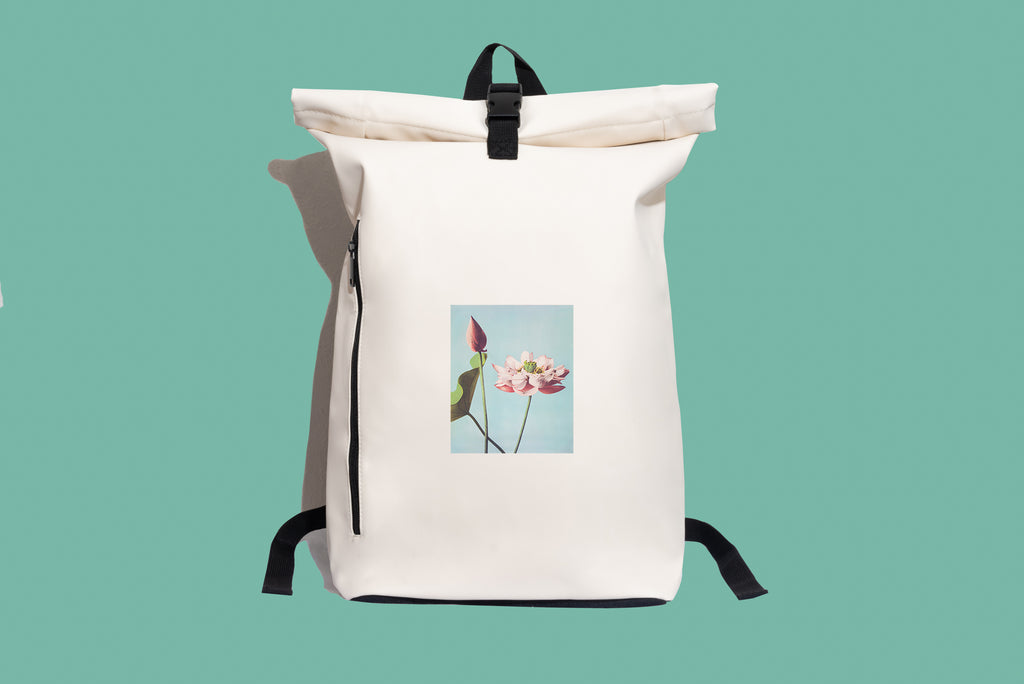 Modern stílusú hátizsák laptop zsebbel (Ogawa Kazumasa - Lotus Flowers)
