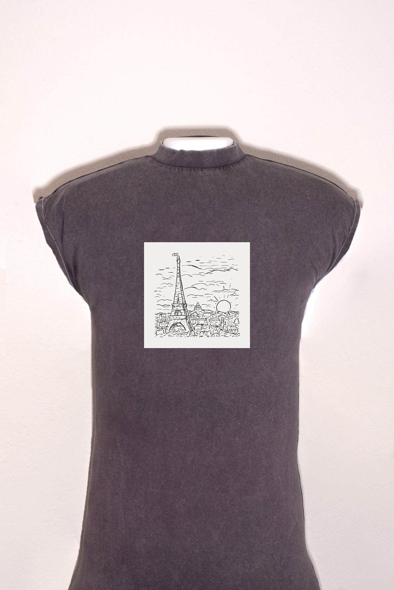 Hosszú női ruha (Leo Gestel - View of the Eiffel Tower in Paris)