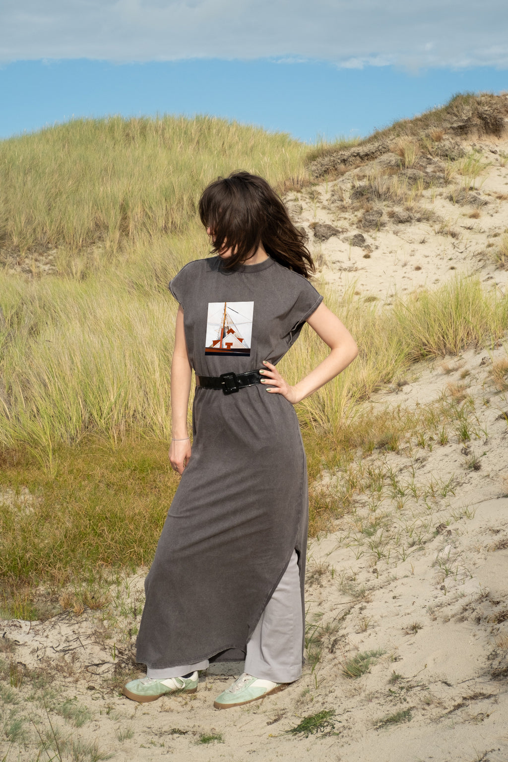 Hosszú női ruha (Charles Demuth - Chimneys, Ventilators)