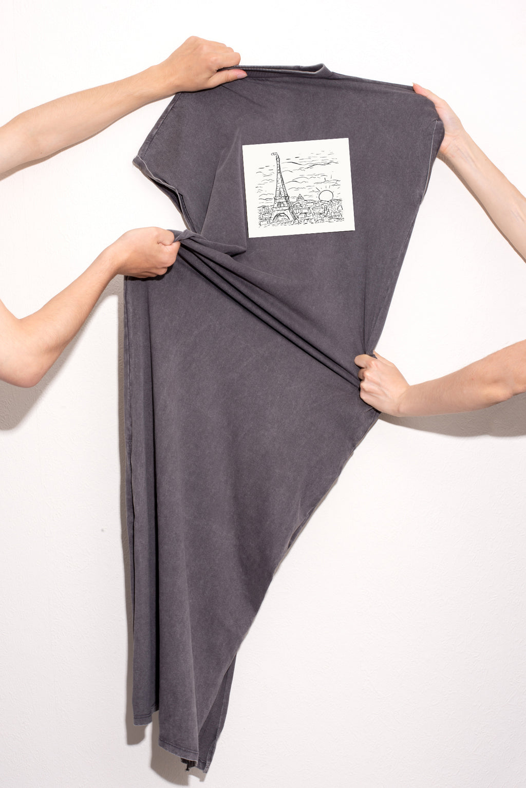 Hosszú női ruha (Leo Gestel - View of the Eiffel Tower in Paris)