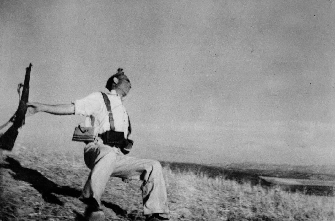 Női ujjatlan magasnyakú body (  Robert Capa - A milicista halála )